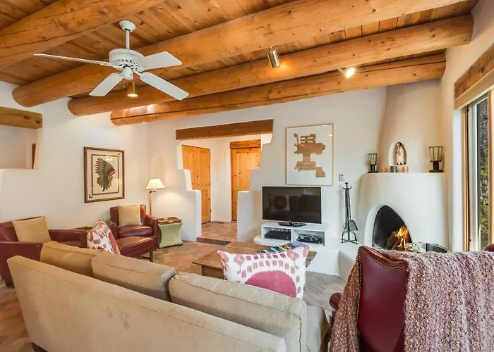 Foothills Retreat- Patios, Rooftop Deck, Quiet, 2Br