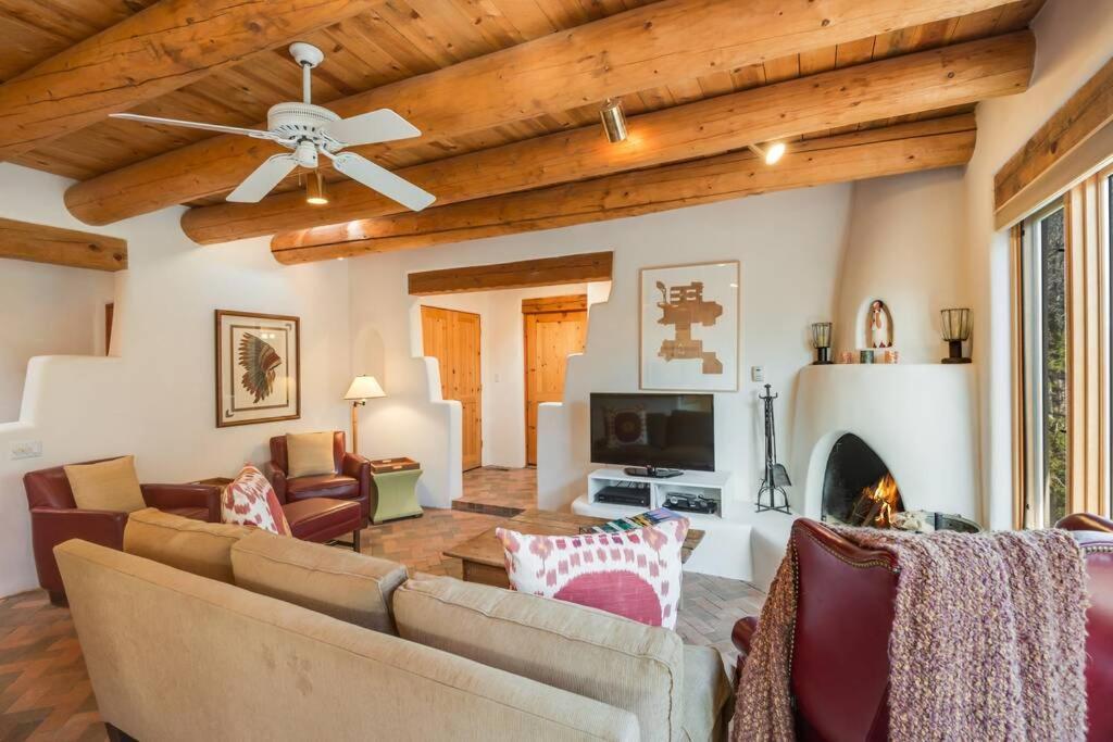 Foothills Retreat- Patios, Rooftop Deck, Quiet, 2br Сasa de vacaciones