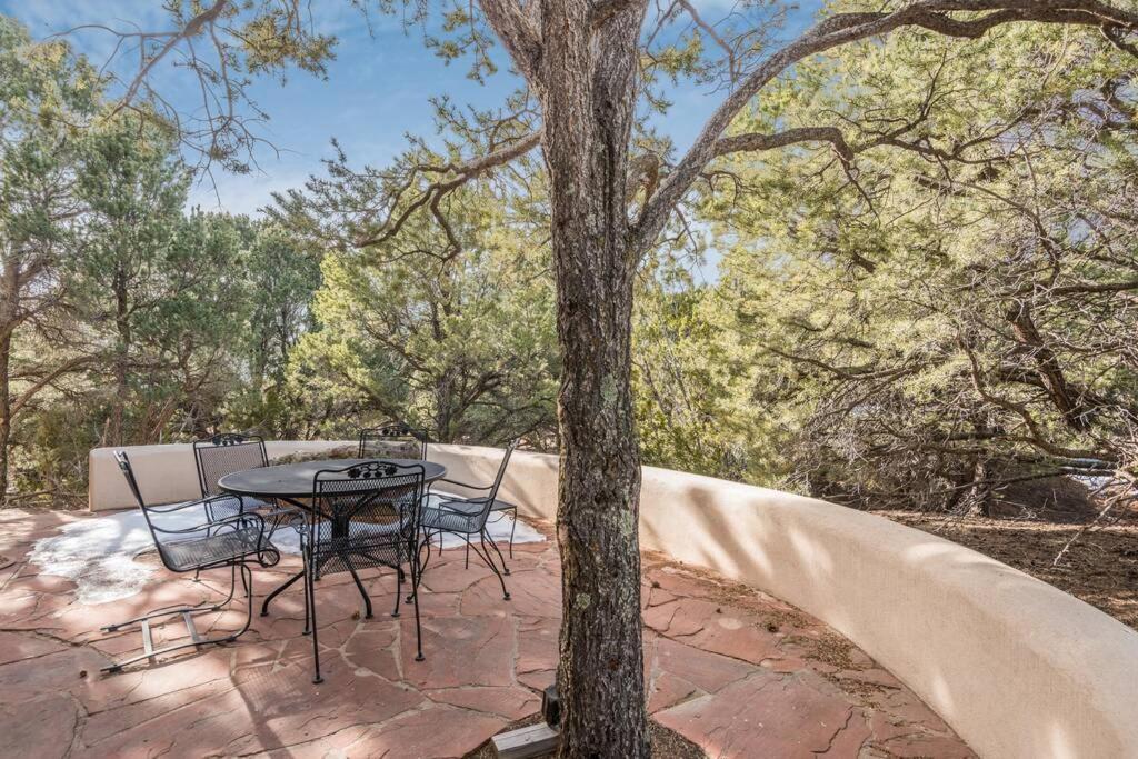 Сasa de vacaciones Foothills Retreat- Patios, Rooftop Deck, Quiet, 2br
