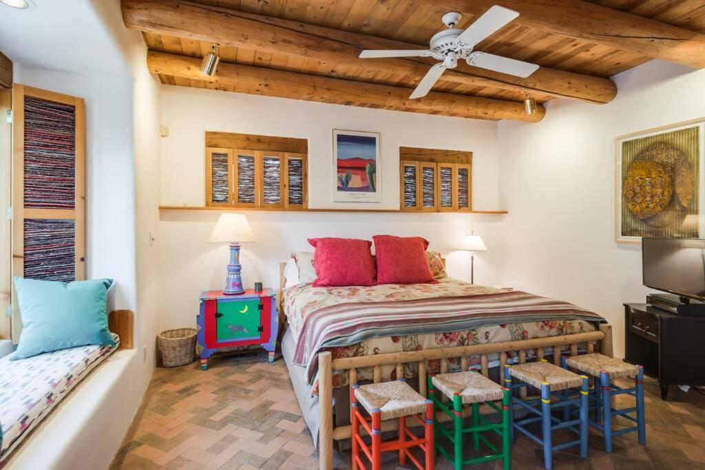 Сasa de vacaciones Foothills Retreat- Patios, Rooftop Deck, Quiet, 2br