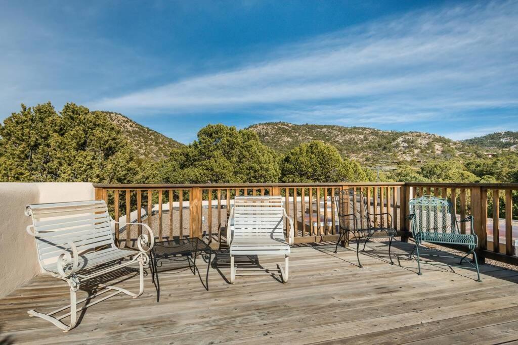 Сasa de vacaciones Foothills Retreat- Patios, Rooftop Deck, Quiet, 2br
