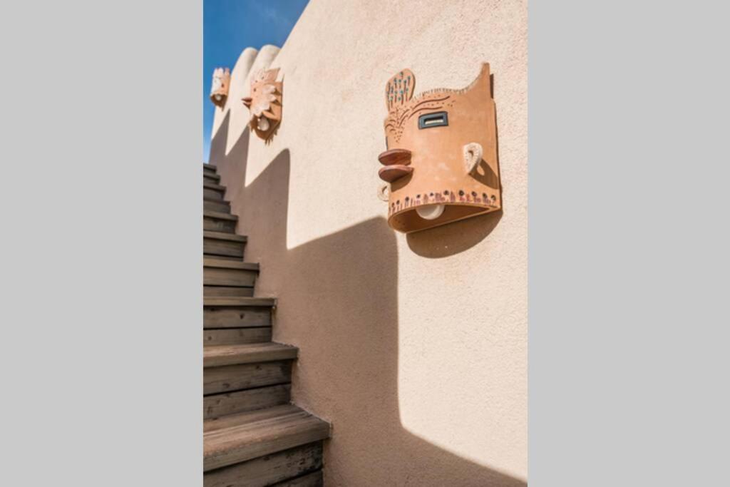 Сasa de vacaciones Foothills Retreat- Patios, Rooftop Deck, Quiet, 2br *