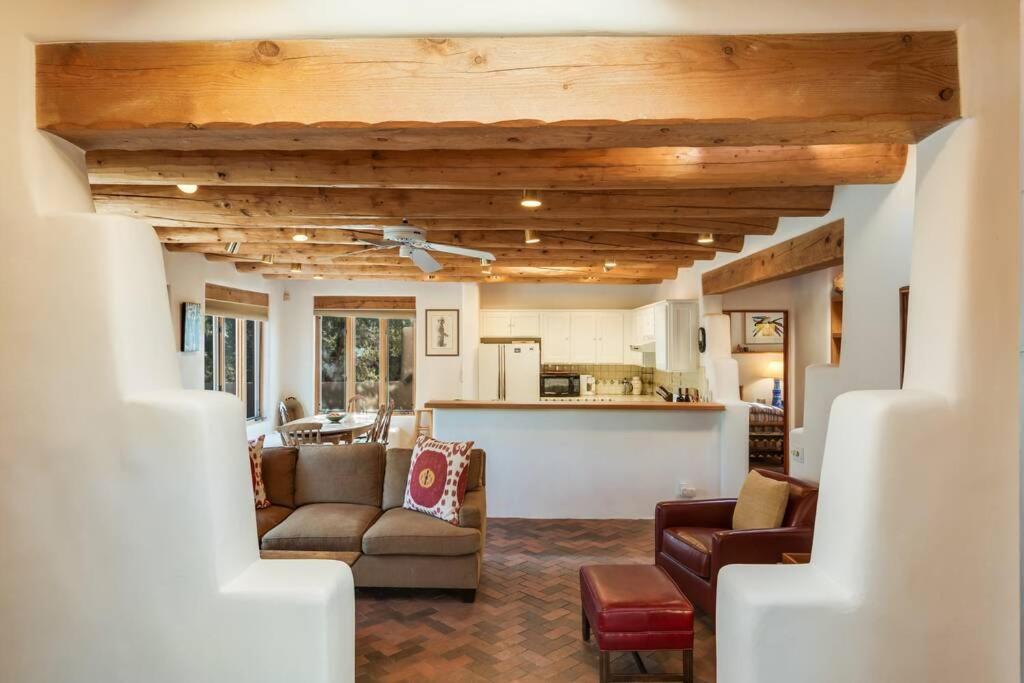 Foothills Retreat- Patios, Rooftop Deck, Quiet, 2br * Santa Fé