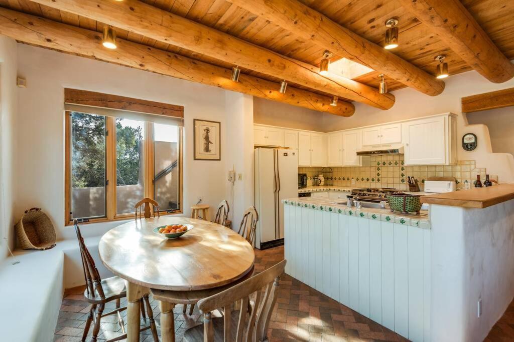 Foothills Retreat- Patios, Rooftop Deck, Quiet, 2br Сasa de vacaciones